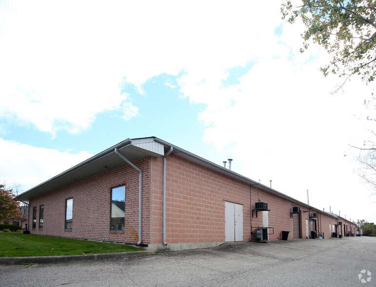 More Photos Of 1615 N Routledge Park, London Office For Lease