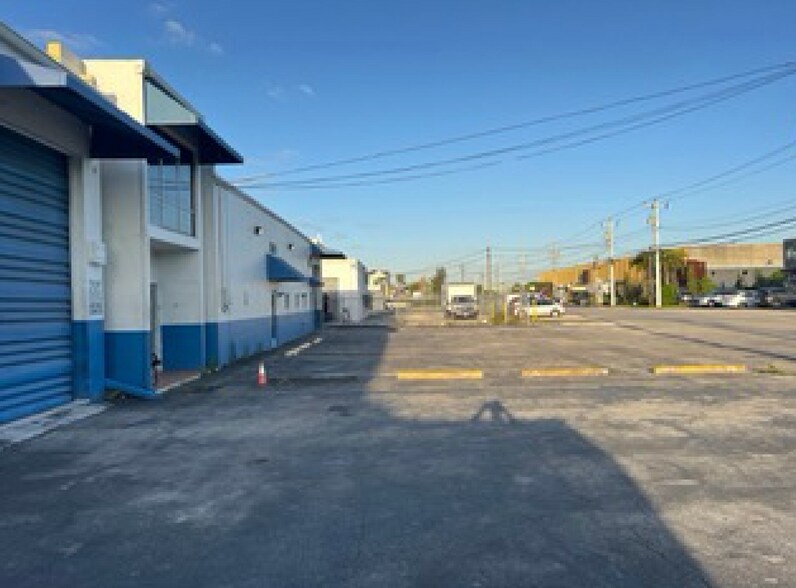More Photos Of 7250 NW 41st St, Miami Warehouse For Lease