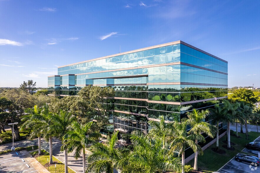 Primary Photo Of 600 W Hillsboro Blvd, Deerfield Beach Office For Lease