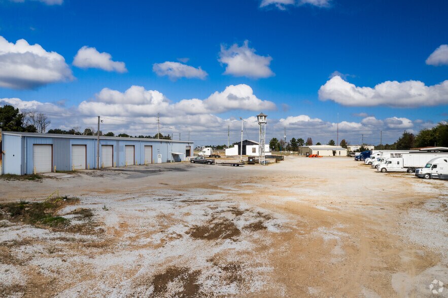 More Photos Of 13031 Veterans Memorial Hwy, Douglasville Warehouse For Lease