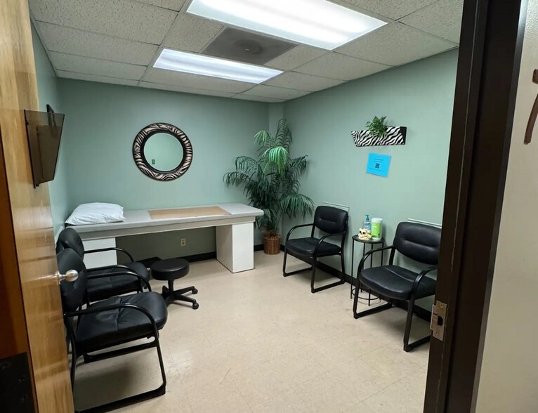 More Photos Of 6715 San Pedro Ave, San Antonio Flex For Sale