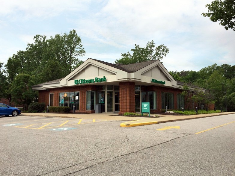 More Photos Of 690 Richmond Rd, Richmond Heights Bank For Lease
