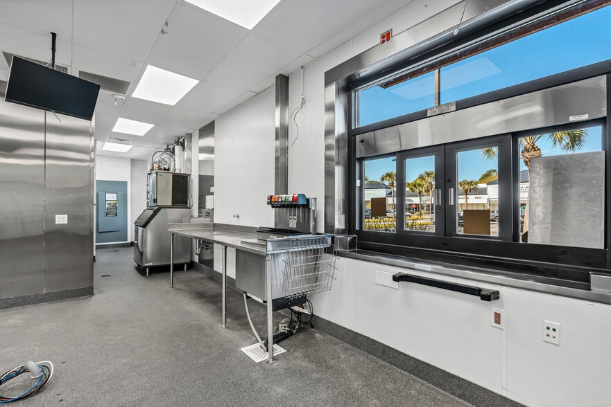 More Photos Of 2900 S Ridgewood Ave, Edgewater Specialty For Lease