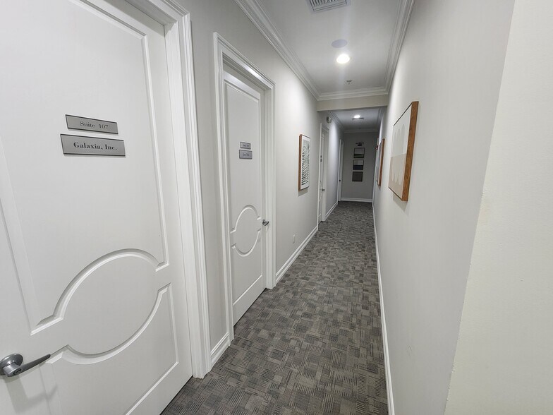 More Photos Of 8891 Brighton Ln, Bonita Springs Loft Creative Space For Sale