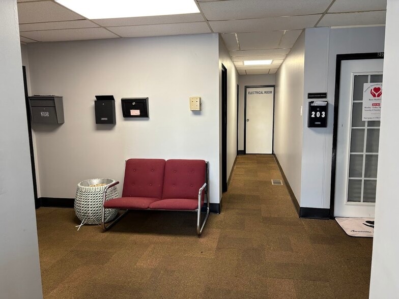 More Photos Of 6022 Jefferson Ave, Newport News Office For Lease