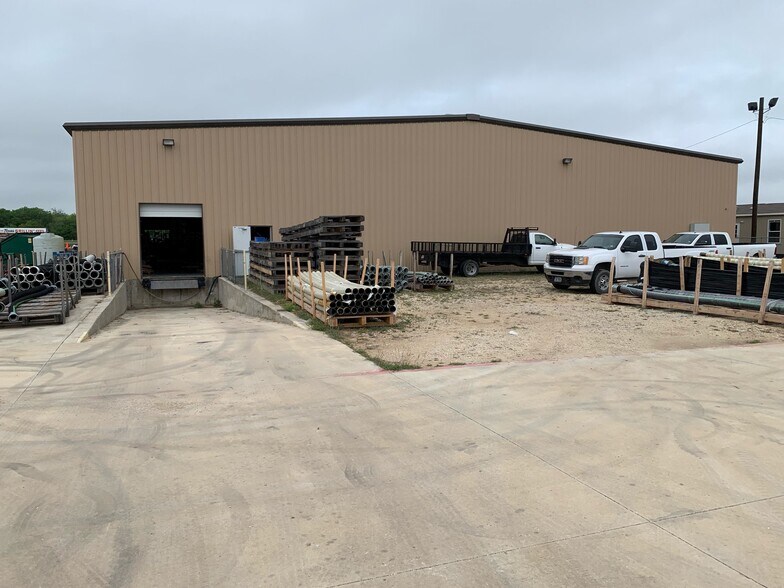 More Photos Of 19940 I-37, Elmendorf Warehouse For Lease