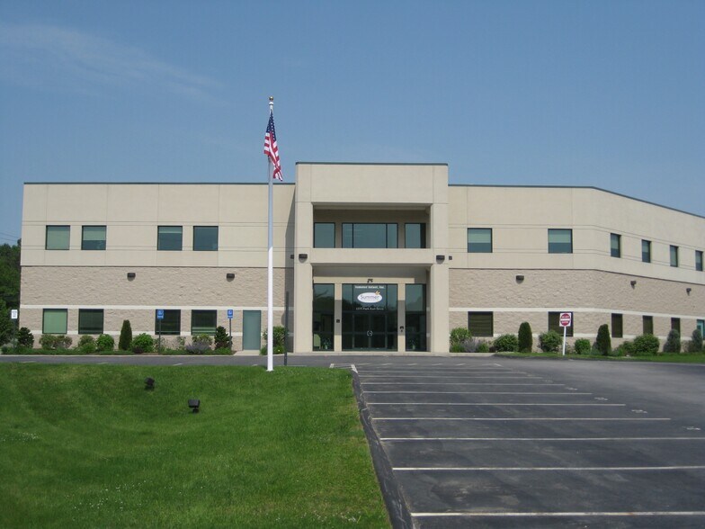 More Photos Of 1275 Park East Dr, Woonsocket Light Distribution For Lease