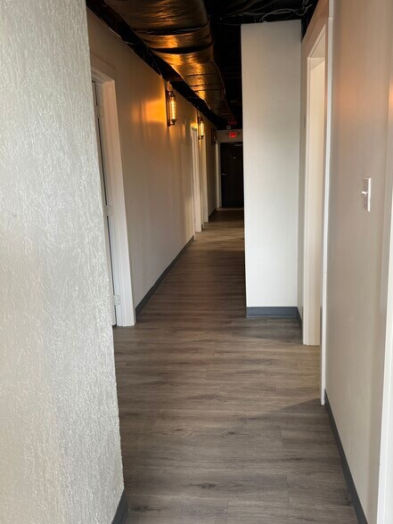 More Photos Of 921 W Maple Ave, Duncan Office For Lease