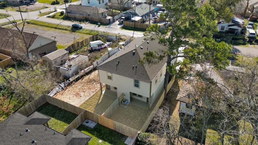 More Photos Of 7987 Chateau St, Houston Apartments For Sale