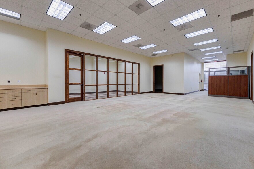 More Photos Of 4949 Fairmont Pky, Pasadena Office For Lease