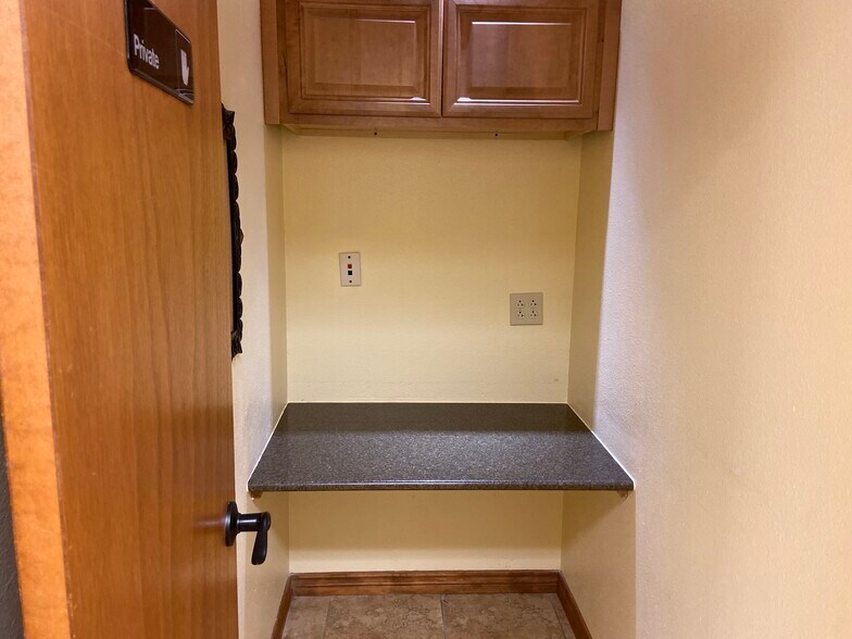 More Photos Of 515 N King St, Seguin Medical For Sale