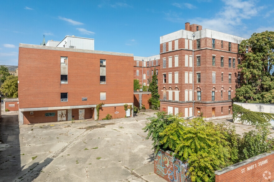 More Photos Of 239 S Cherry St, Galesburg Skilled Nursing Facility For Sale