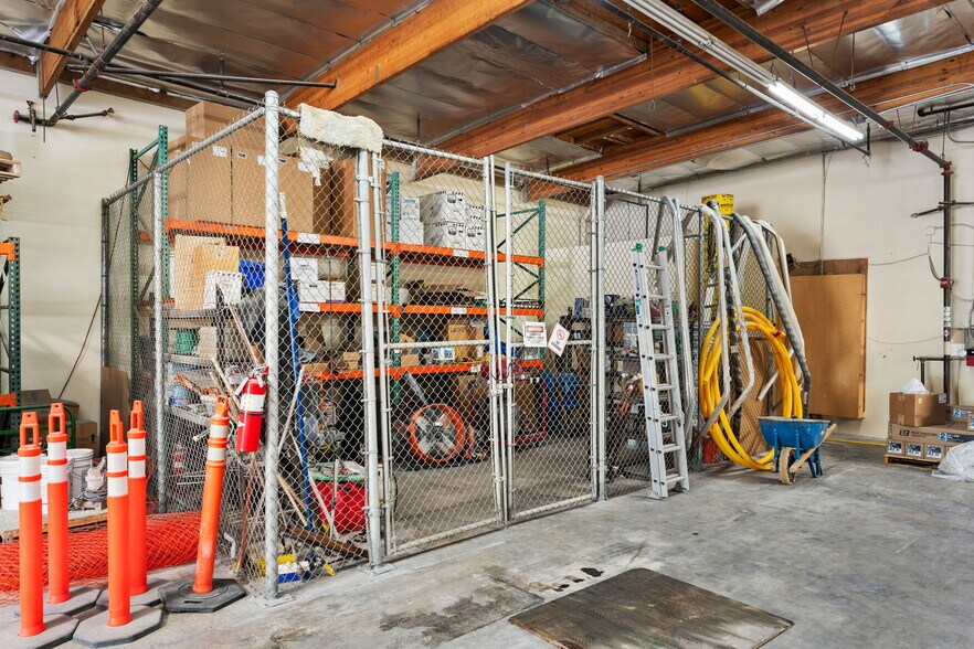 More Photos Of 77570 Enfield Ln, Palm Desert Warehouse For Sale