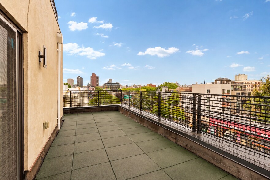 More Photos Of 158 Newton St, Brooklyn Apartments For Sale