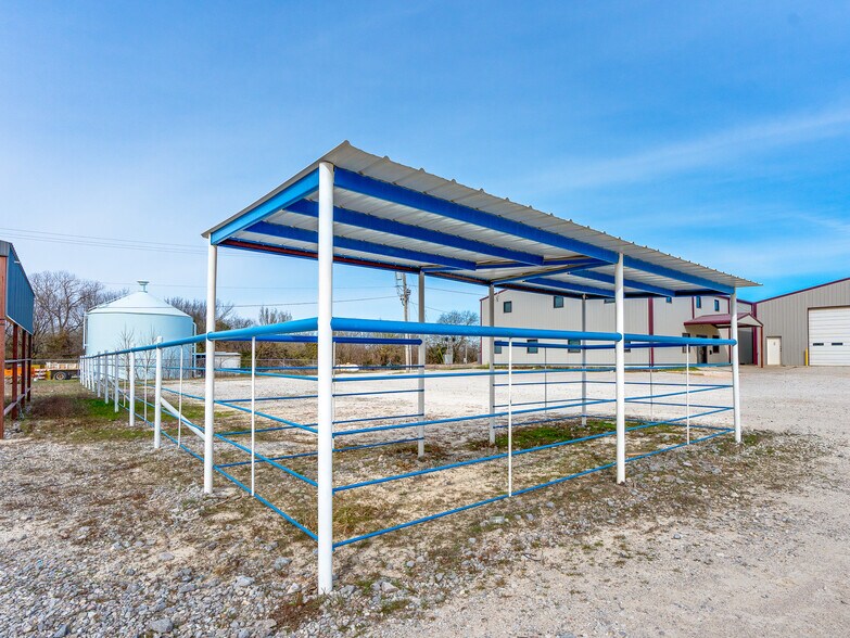 More Photos Of 122 N Hickory, Roff Flex For Sale