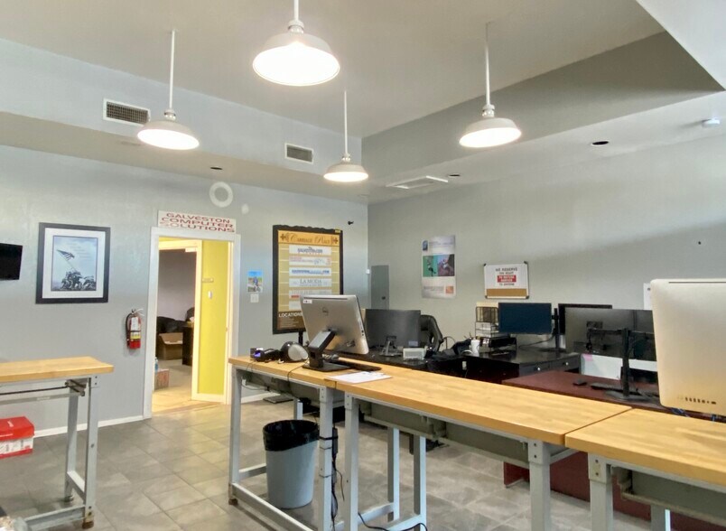 More Photos Of 523 24th St, Galveston Loft Creative Space For Sale