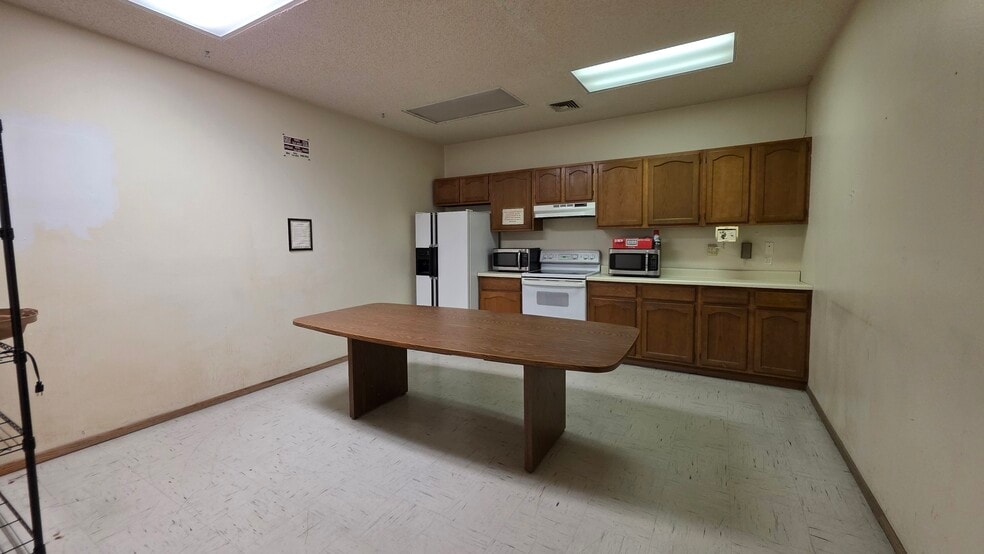 More Photos Of 250 Ruskin Dr, Colorado Springs Warehouse For Sale