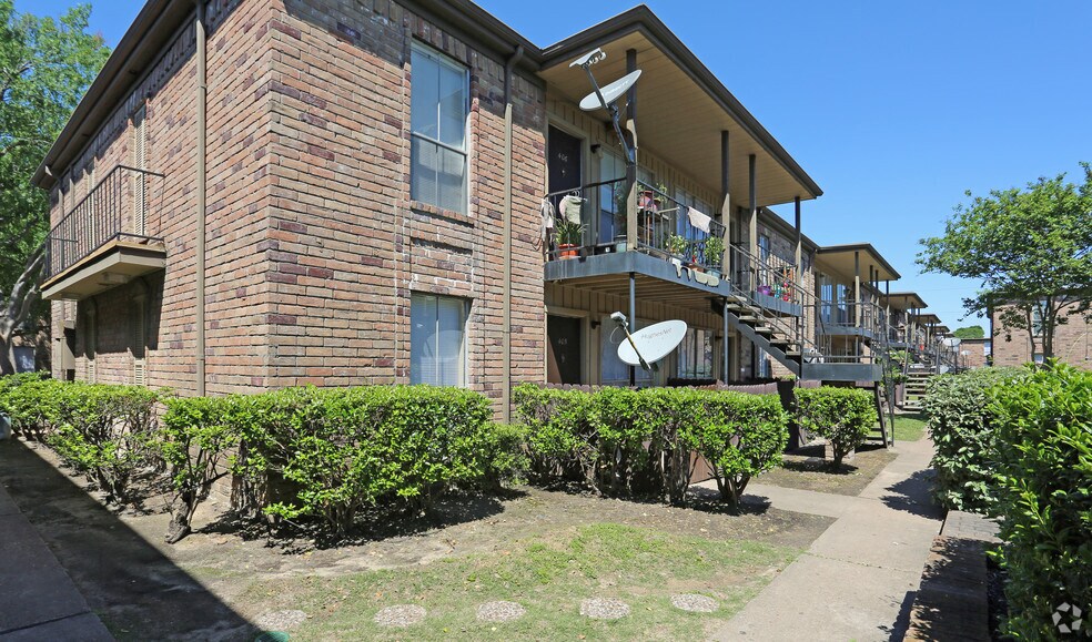 More Photos Of 10000 Hammerly Blvd, Houston Apartments For Sale