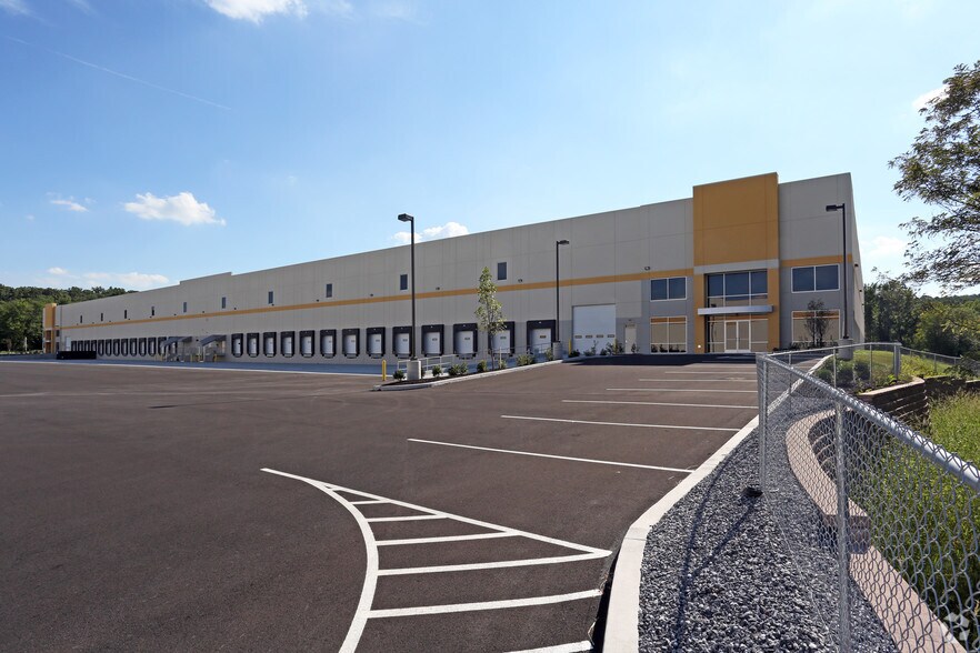 More Photos Of 1605 Zeager Rd, Elizabethtown Warehouse For Lease