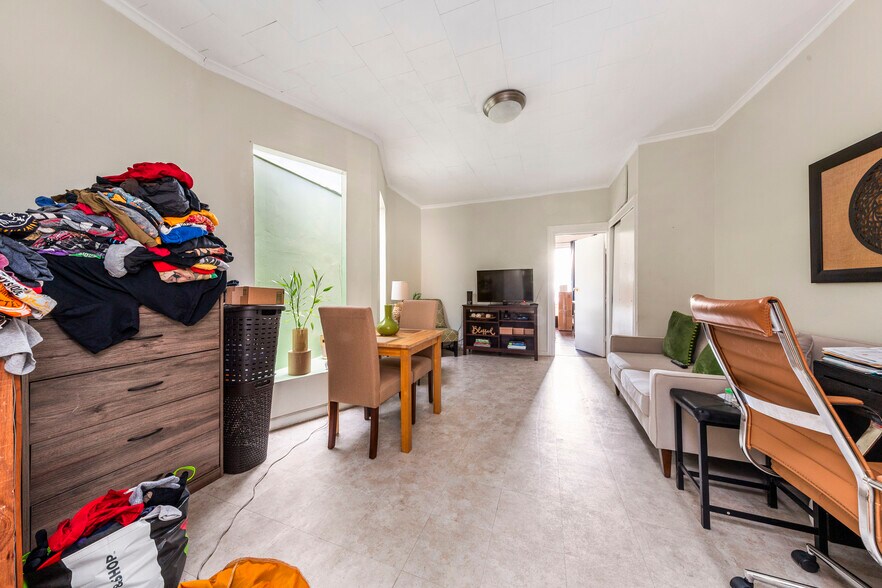 More Photos Of 6930 Myrtle Ave, Glendale General Retail For Sale