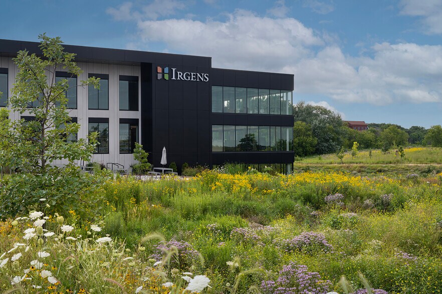 More Photos Of 1401 Discovery Pky, Milwaukee Office For Lease