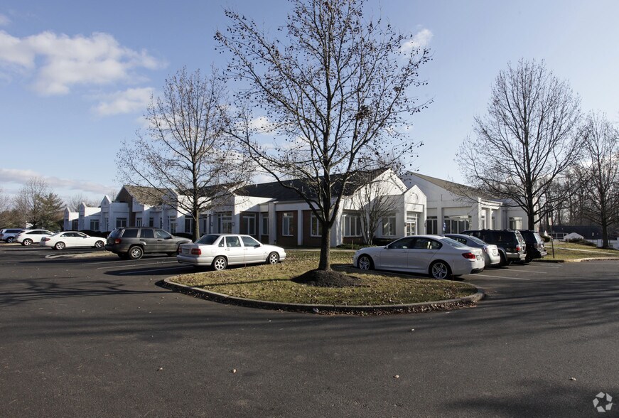 More Photos Of 400-415 Executive Dr, Langhorne Medical For Lease