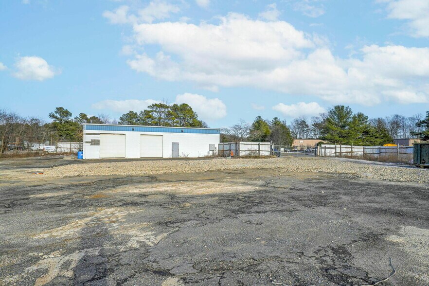 More Photos Of 43956 Commerce Ave, Hollywood Industrial For Lease