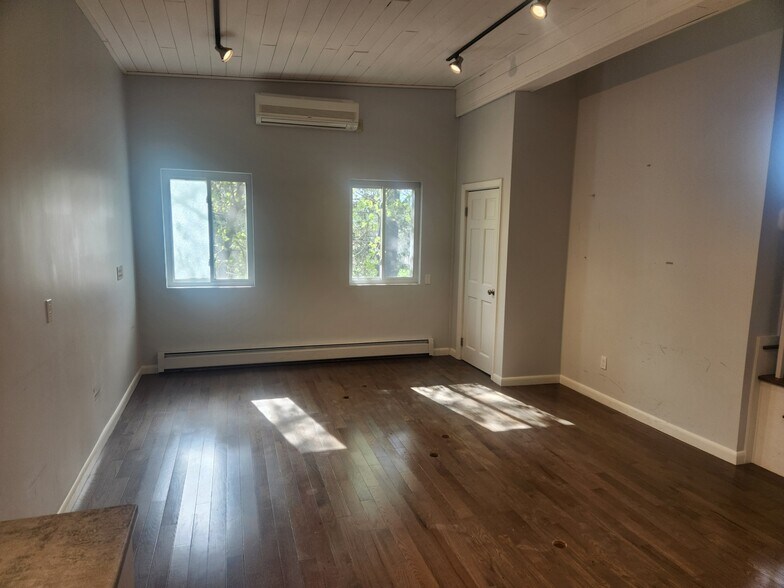 More Photos Of 5 Pond Rd, Harvard Healthcare For Sale