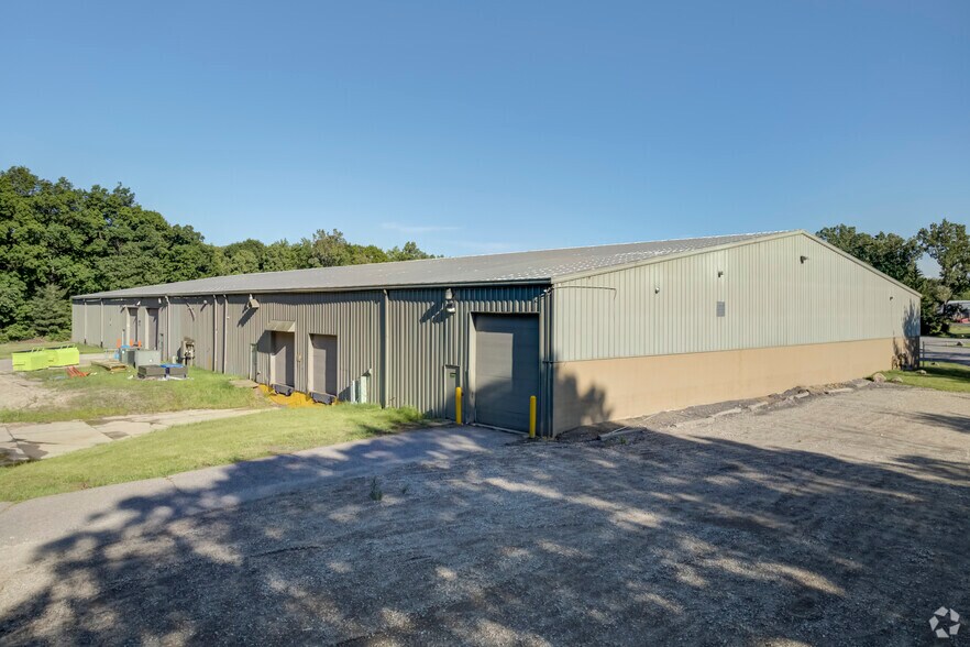 More Photos Of 10505 Plaza Dr, Whitmore Lake Manufacturing For Lease