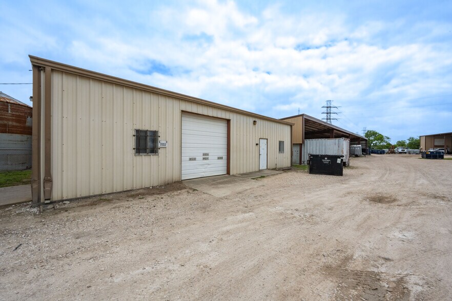 More Photos Of 1500 W Highway 6, Alvin Truck Terminal For Sale