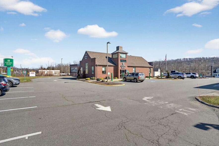 More Photos Of 444 Foxon Rd, East Haven Office For Sale