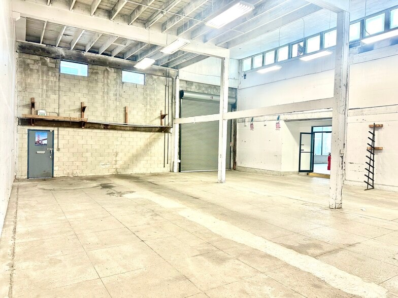 More Photos Of 400 Franklin St, Oakland Warehouse For Lease
