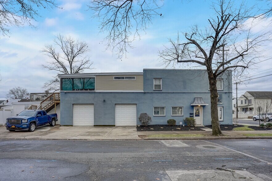 More Photos Of 329 Otter St, Bristol Flex For Lease