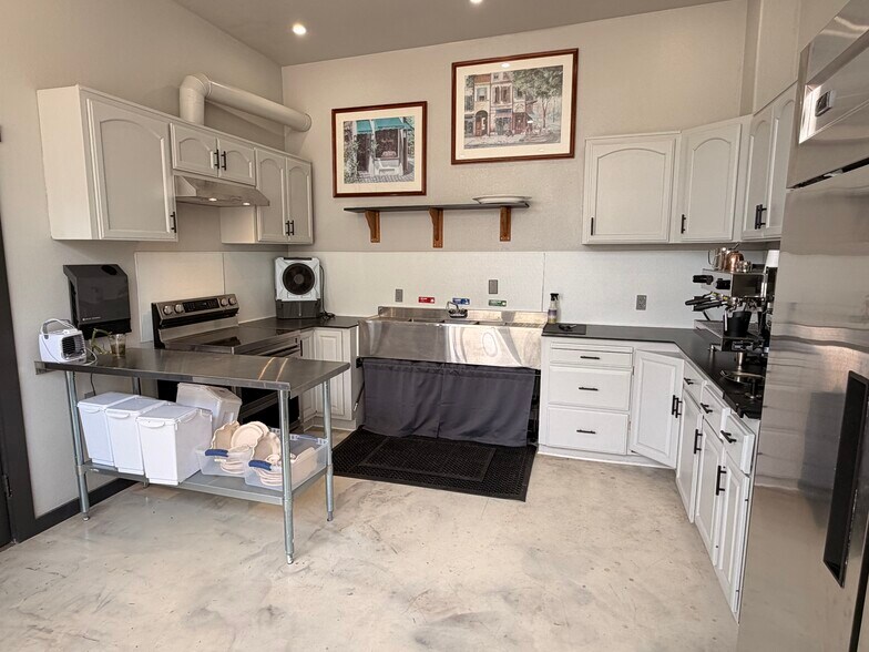 More Photos Of 1005 1st St, Moro Freestanding For Sale