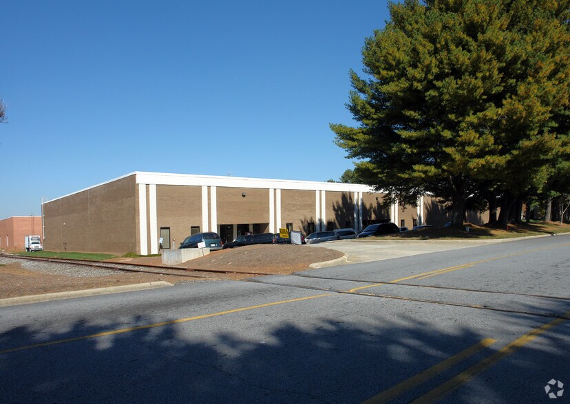 More Photos Of 6796 Jimmy Carter Blvd, Peachtree Corners Warehouse For Lease