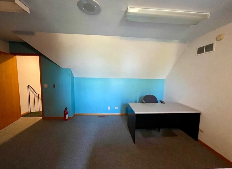 More Photos Of 1595 Weld Rd, Elgin Office For Lease