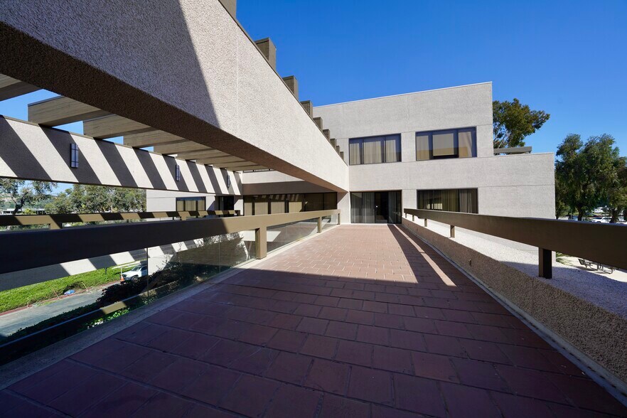 More Photos Of 27271 Las Ramblas, Mission Viejo Office For Lease