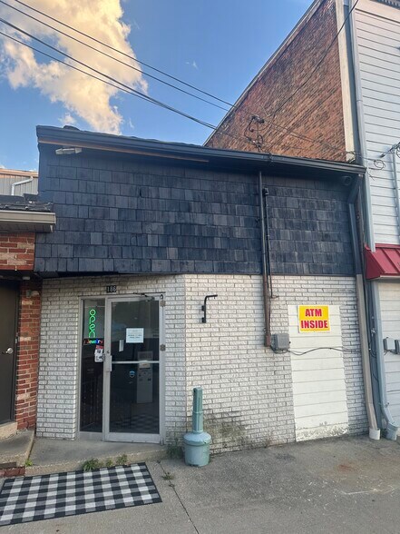 More Photos Of 186 Main St, Greenville Storefront Retail Office For Lease