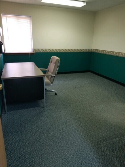 More Photos Of 1720 Titus Rd, Springfield Freestanding For Lease