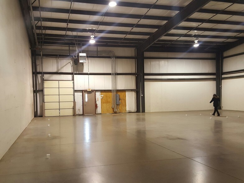 More Photos Of 760 Kacena Dr, Hiawatha Warehouse For Lease