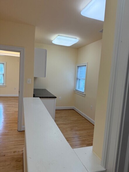 More Photos Of 112 W Washington St, Middleburg Storefront Retail Office For Lease