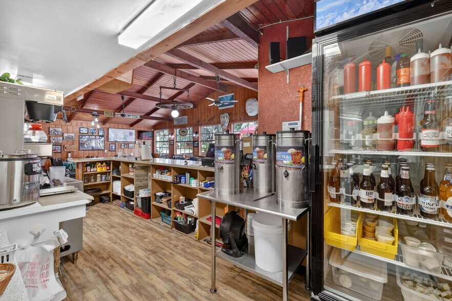 More Photos Of 2396 N Country Road 470, Lake Panasoffkee General Retail For Sale