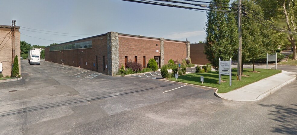 More Photos Of 2155 Fifth Ave, Ronkonkoma Warehouse For Lease