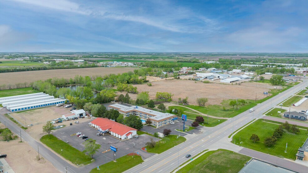 More Photos Of 1309 S Ohlman St, Mitchell Hotel For Sale