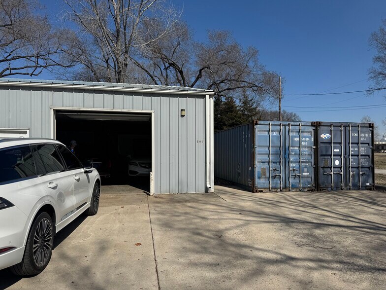 More Photos Of 855 Maple St, Lawrence Warehouse For Lease