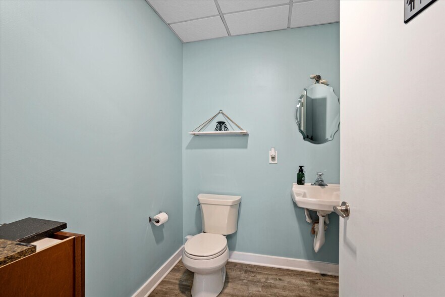 More Photos Of 610 Bear Tavern Rd, Ewing Freestanding For Lease