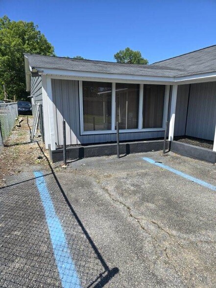 More Photos Of 305.5 N Logan St, Gaffney Storefront Retail Residential For Sale