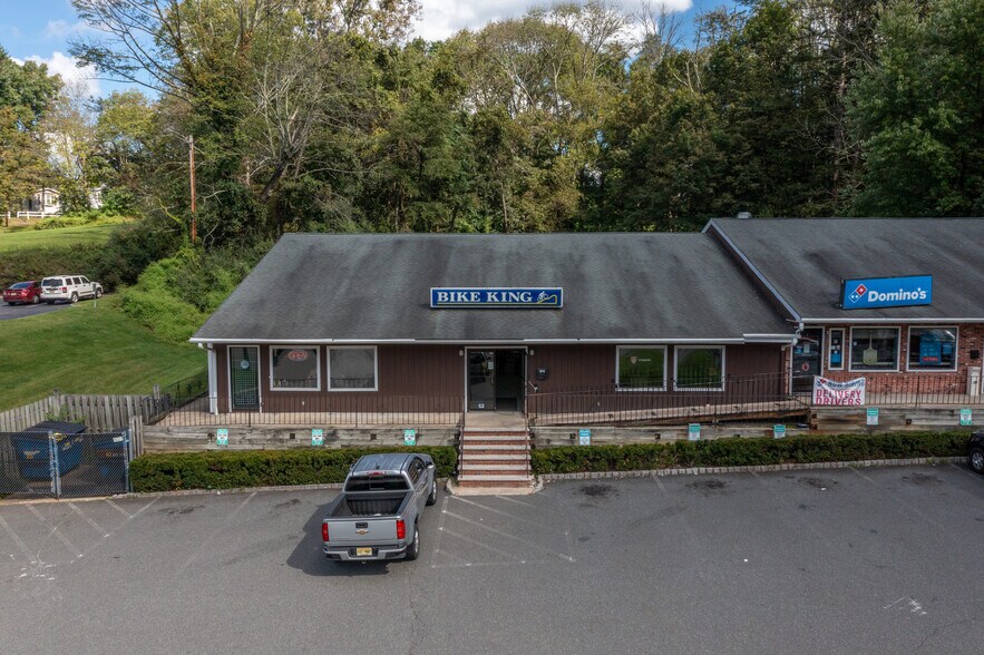 More Photos Of 2002 Rt-31, Clinton Township Unknown For Lease