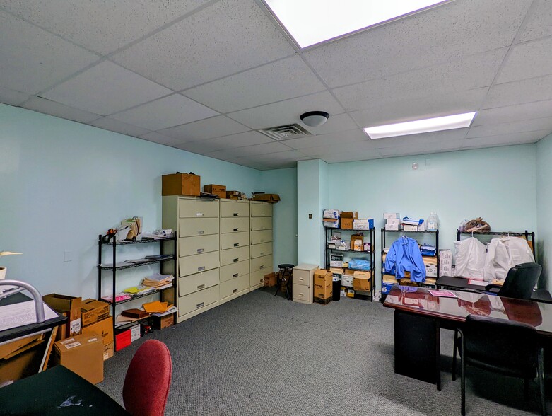 More Photos Of 16021 Kairos Rd, Colonial Heights Medical For Lease