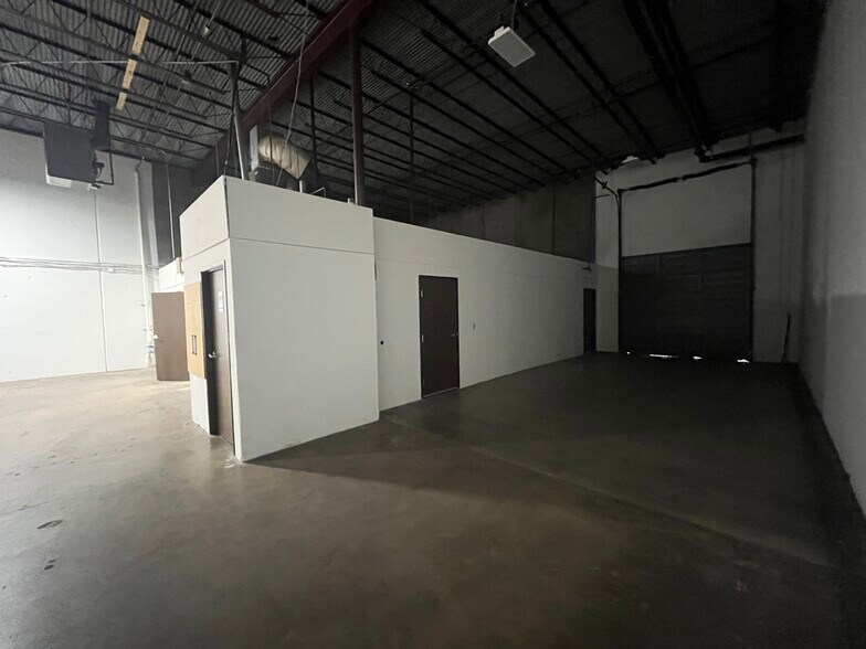 More Photos Of 4220-4232 Charter Ave, Oklahoma City Warehouse For Lease